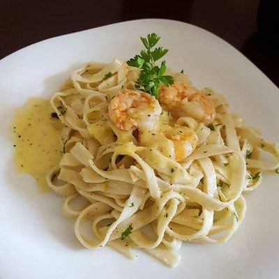 Fettuccine Alfredo con Camarones